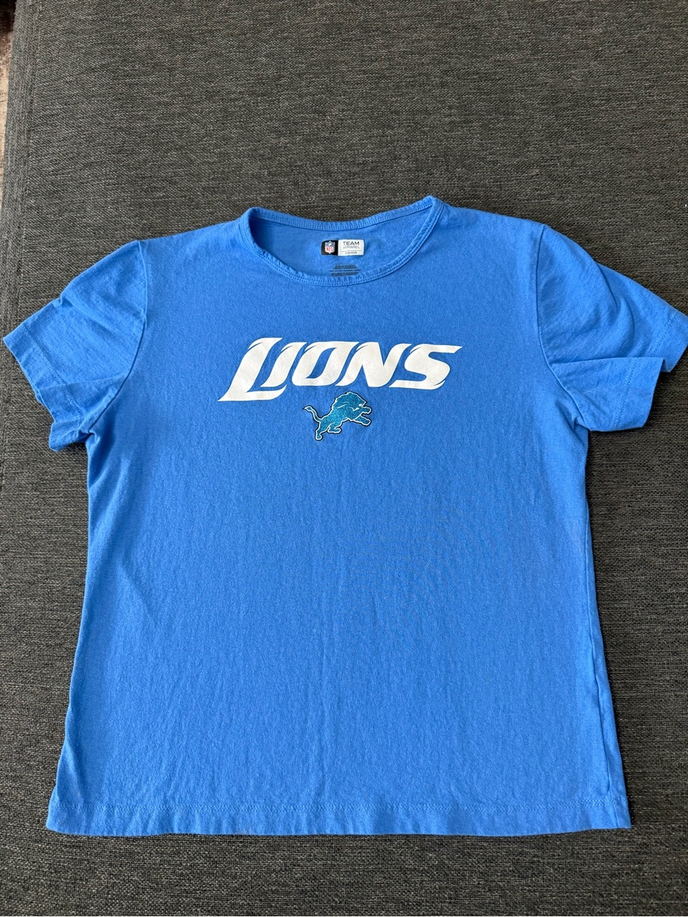 Women’s NFL apparel Blue Lions Graphic Tee size XL in great condition
